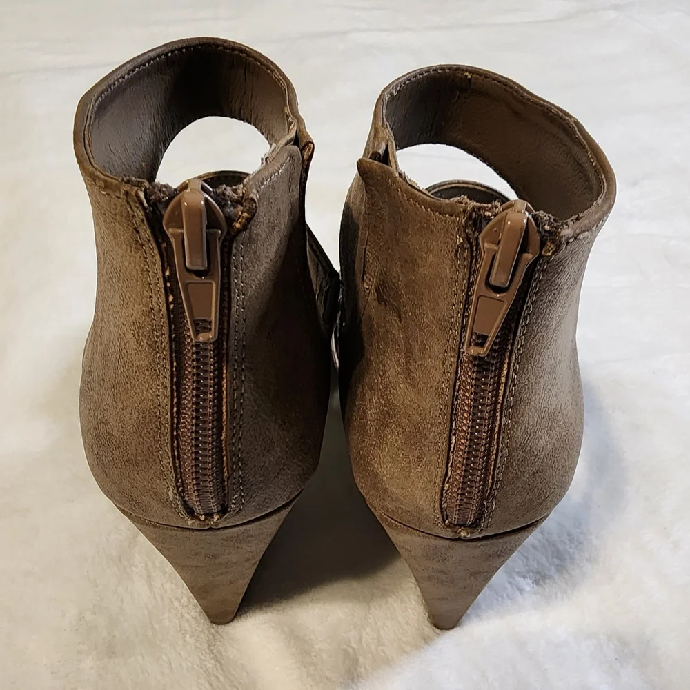 Unlisted by Kenneth Cole Day Dream Tan Wedge Sandals, EUC, Size 8.5 - Picture 5 of 8